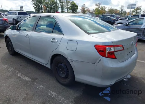 2014 Toyota Camry Le z USA, uszkodzony, nr VIN 4T1BF1FK1EU454680